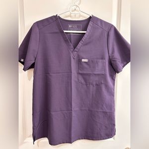 Figs scrub top